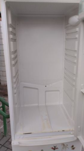 Холодильник в рабочем состоянии 
