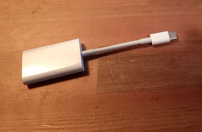 Apple A2082, USB-C to SD