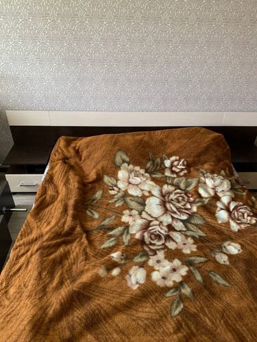 Кровать двуспальная с матрасом и тумбочками