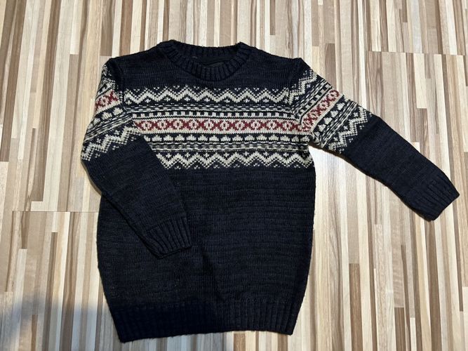 Стильный свитер (кофта) второй в подарок 