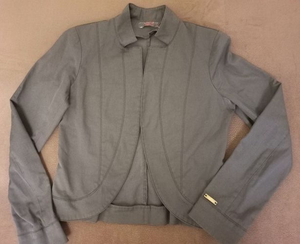 Стильный качественный пиджак размер 44