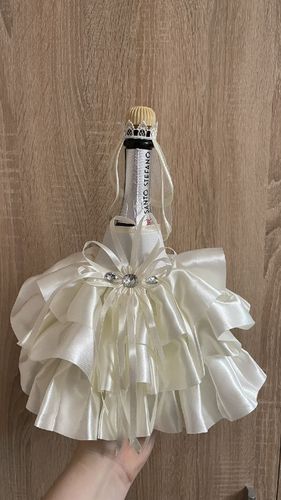 Костюмы свадебные на бутылку шампанского