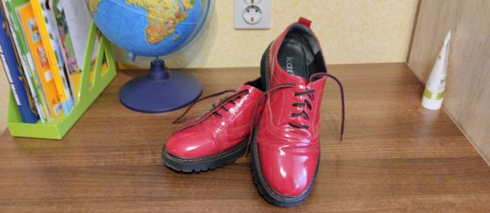 Туфли красного цвета на 41 размер 