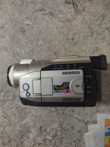 Видеокамера Samsung VP-D80i