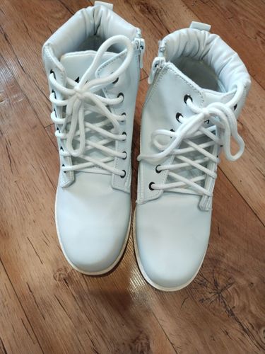 Ботинки новые белые 