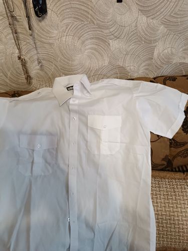 Продам новую белую рубашку с коротким руковом