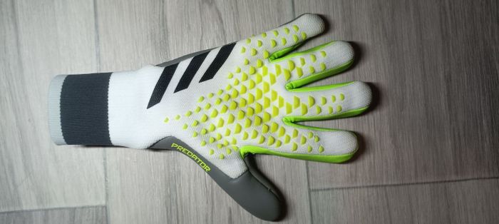 Вратарские перчатки (Adidas)