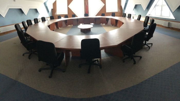 Стол для конференций (переговоров)