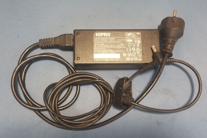 Блок питания HIPRO HP-A0904A3 для ноутбука
