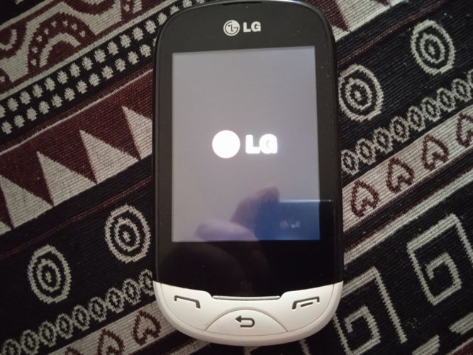 Мобильный телефон LG Т500,на запчасти 