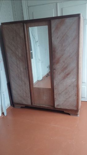 Шкаф деревянный старинный