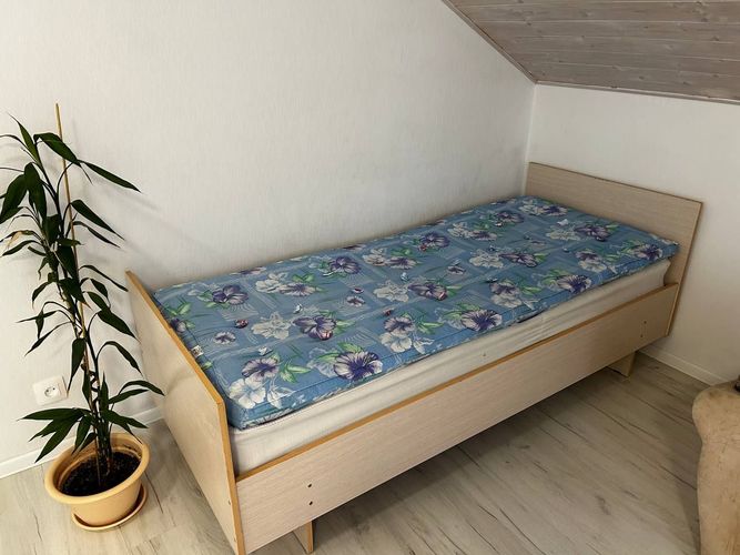 Кровать с матрасом 