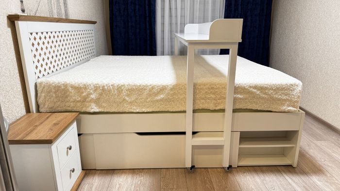 Кровать с практичной системой хранения