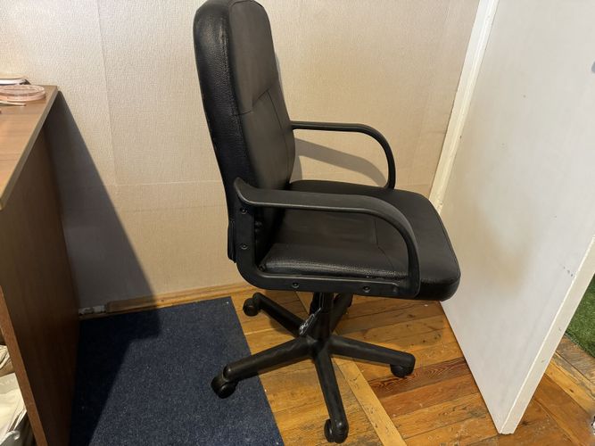 Компьютерный стул чёрный