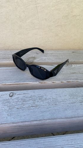 Солнцезащитные очки  Prada