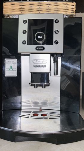 Кофемашина Delonghi ESAM5500