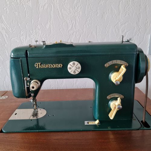 Винтажная швейная машинка Naumann 80