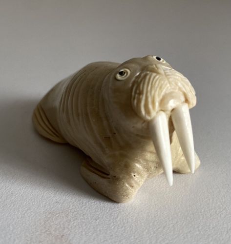 Окимоно - фигурка морж