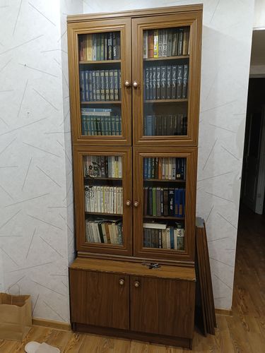 Книжный шкаф