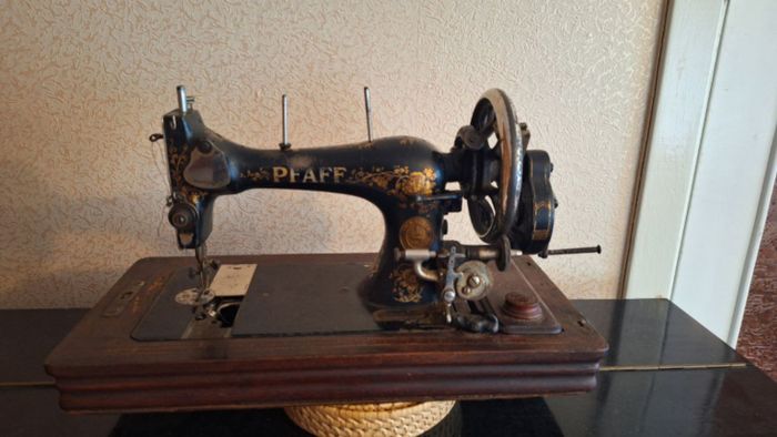 Машинка швейная Pfaff