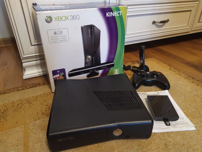 Xbox 360 Slim 250Gb, прошит Freeboot, 100 игр