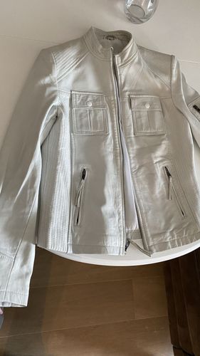 Белая кожаная куртка S