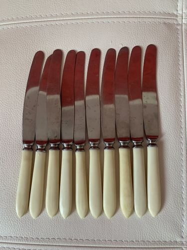 Ножи  столовые ( ручки из белого  бокелита)
