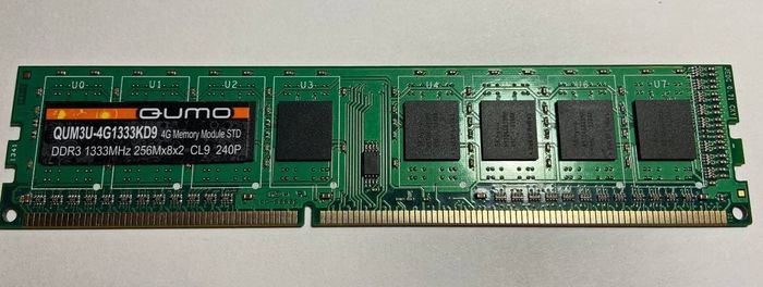 Оперативная память: Qumo 4Gb DDR3 DIMM