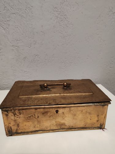 Старинная латунная коробка
