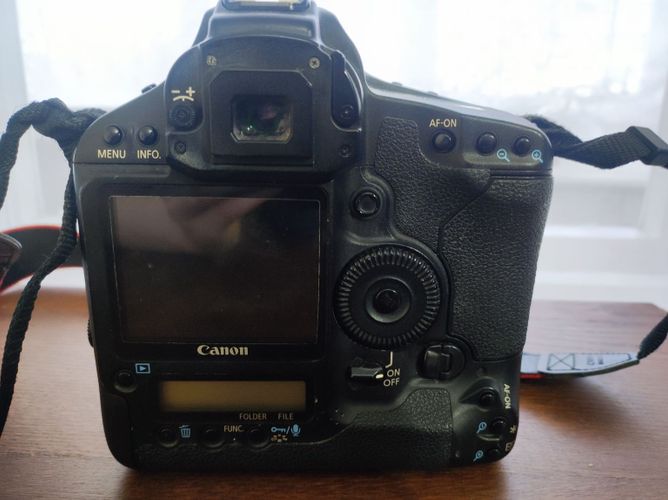 Canon EOS 1D Mark III: старая репортажная фотокаме