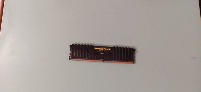 ОЗУ DDR4 Corsair Vengeance LPX 16GB