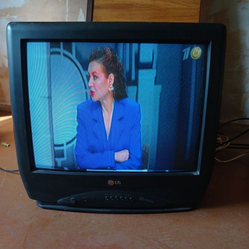 Продам цветной телевизор б/у 30 рублей рабочий lg