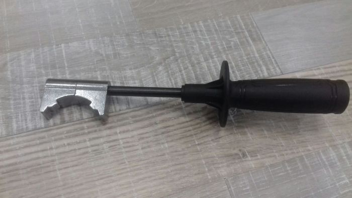 ручка металлическая для инструмента шуруповерта